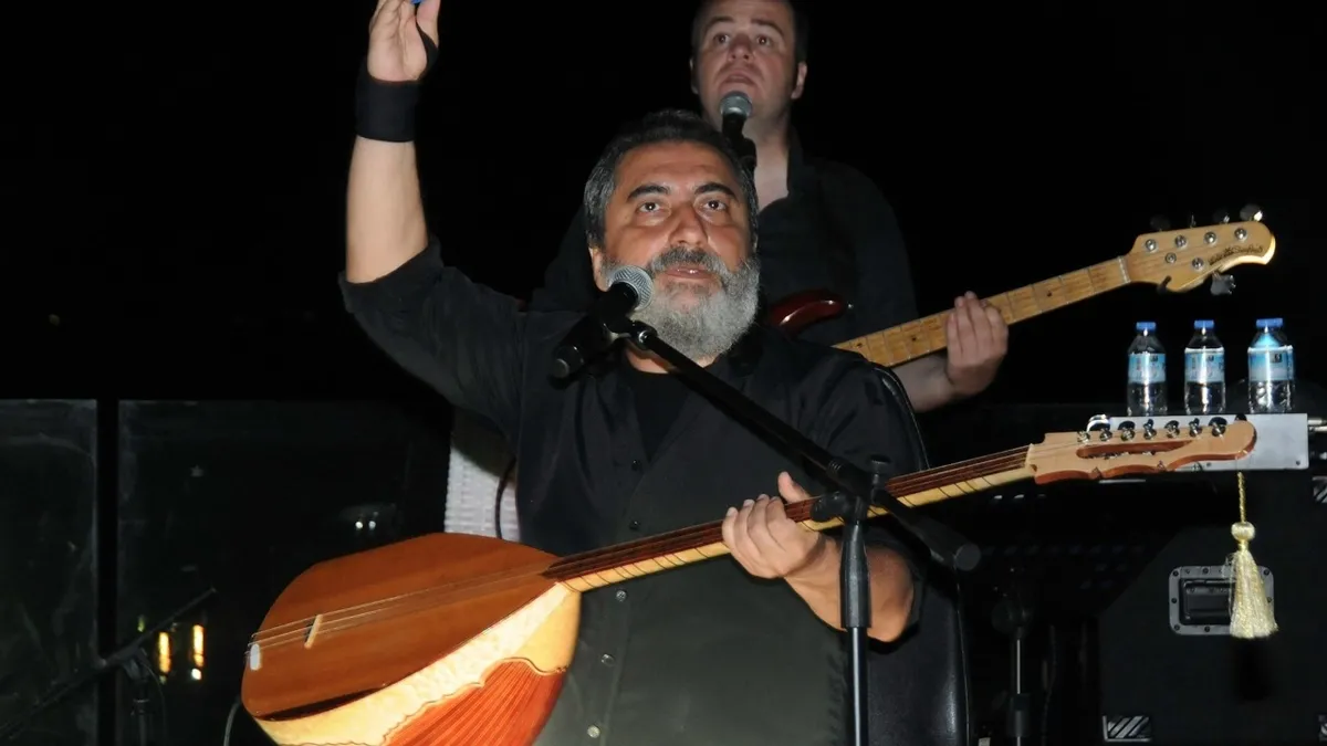 soner-olgunun-sevenlerini-yasa-bogan-haber-pankreas-kanseriyle-mucadele-eden-usta-muzisyen-entube-edildi-1791363903796.jpg Soner Olgun'un sevenlerini üzen haber! Pankreas kanseriyle mücadele eden usta müzisyen entübe edildi-6