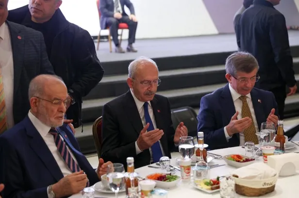 7li-koalisyon-envai-cesit-riyakarlik-dun-seccadeye-basan-kilicdaroglu-bugun-saadet-iftarinda-kendini-akladi-di-1680375708146.jpeg Dün seccadeye basan Kılıçdaroğlu bugün Saadet iftarında kendini akladı! Kendisini eleştirenlerin 'Müslümanlığını' sorguladı-5