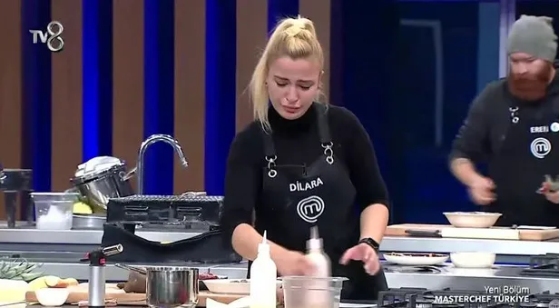 Masterchef Dilara yana yakıla ağlamaya başladı papaz olduğu Burcu bile yanına koştu! Herkese saç baş yoldura Dilara Başaran...-5