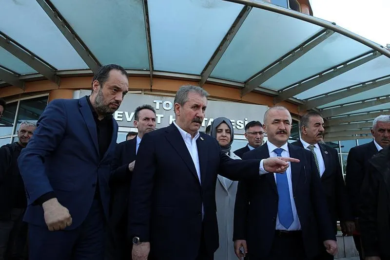 BBP Genel Başkanı Mustafa Destici hastaneden taburcu edildi: "3 hafta boyunca dizlik kullanacağım"-4