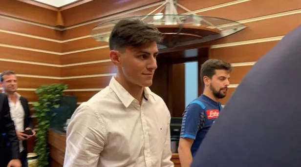 Eljif Elmas yeni takımı Napoli'nin kulüp binasında görüntülendi!-2