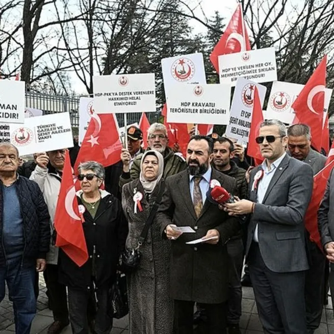 Kılıçdaroğlu ve HDP arasındaki kirli pazarlığa şehit ailelerinden sert tepki: Terörist HDP, işbirlikçi CHP