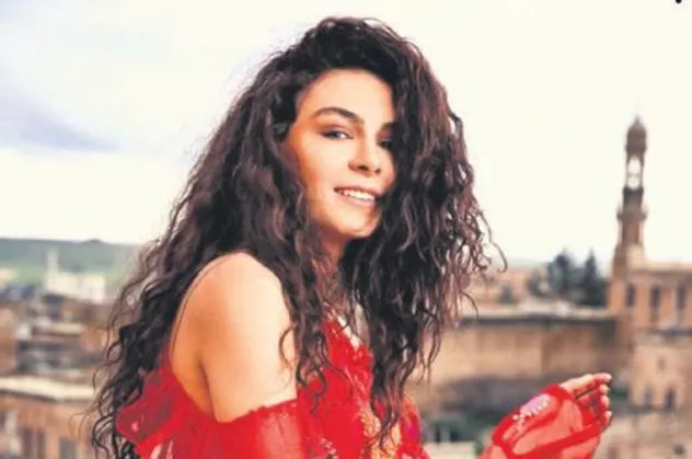 Hercai'nin yıldızı Ebru Şahin ödüle doymuyor!