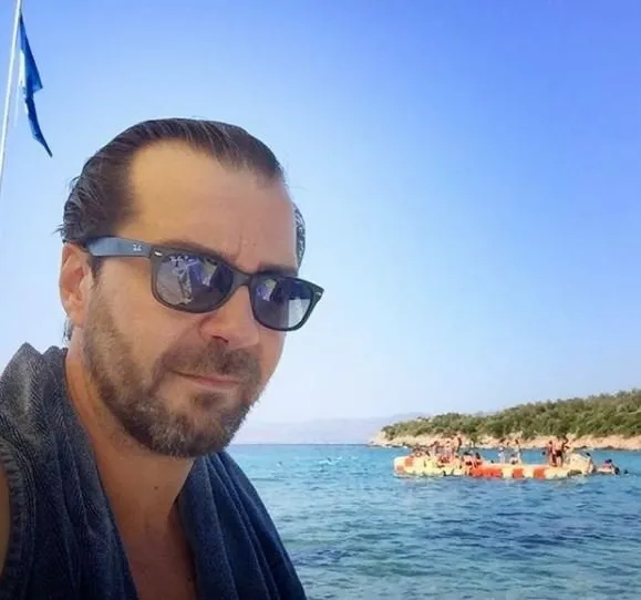 Ünlü oyuncuya yumruklu saldırı-5