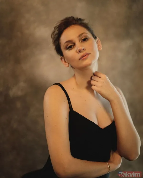 Ünlüleri hiç böyle görmediniz! Biri bulaşık başında diğeri yatak sohbetinde! Serenay Sarıkaya, Çağatay Ulusoy, Beren Saat, Aslı Enver... - 37