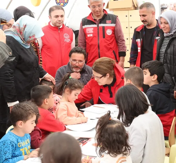1677775822234.jpg Millet çocuklarını bağrına bastı! 347 binin üzerinde koruyucu aile talebi-5