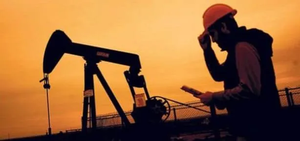 Her kuyudan petrol fışkırıyor