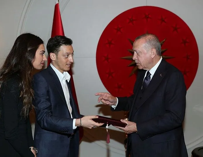 Erdoğan, futbolcu Mesut Özil’i kabul etti