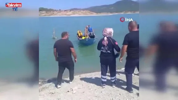 Barajdan su almaya çalışan eğitim uçuşu kalkamayarak düştü