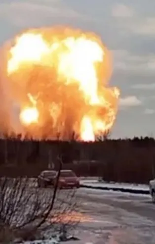 Rusya'da petrol boru hattında patlama: Alevler metrelerce yükseğe ulaştı