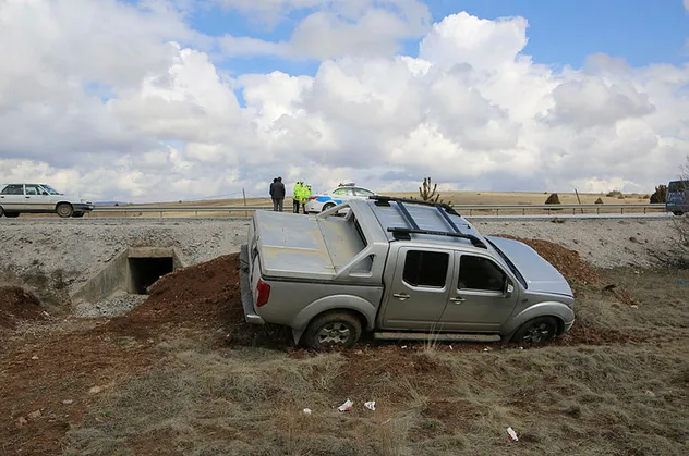 Son dakika: Sivas'ta pikap devrildi: 4 yaralı