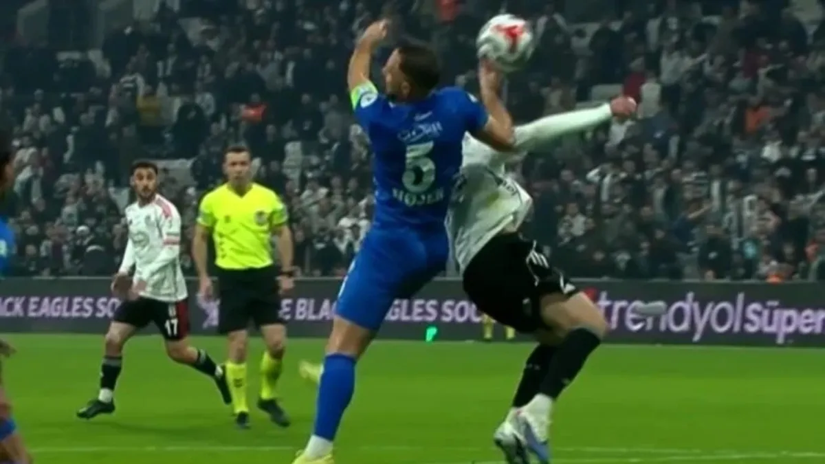 Beşiktaş'tan devre arası tepki! "Tiyatro devam ediyor"