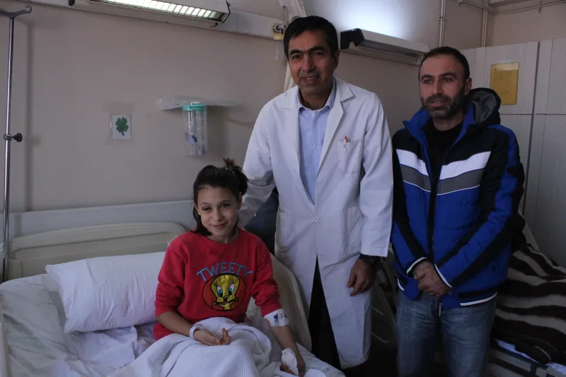 İzmir'de korkunç olay! Gözünü bıçakladı - 2