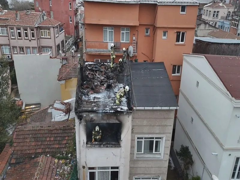 fatihte-2-katli-binada-yangin-1-kisi-hayatini-kaybetti-yaralilar-var-1773483562280.jpeg Fatih’te 2 katlı binada yangın: 1 kişi hayatını kaybetti, yaralılar var-9