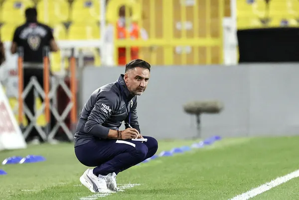 vitor-pereira-fenerbahceye-duvar-oruyor-1630142773123.jpg