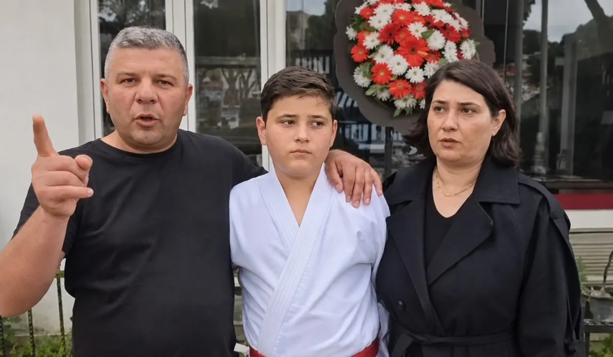 chpli-belediye-13-yasindaki-milli-karateciyi-siyasi-gerekceyle-kovdu-1777985039630.jpeg CHP’li Kuyucak Belediyesi 13 yaşındaki milli karateciyi siyasi gerekçeyle kovdu: Aileden Uğur Doğanca’ya sert tepki-3