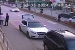 İZLE I Bolu’da feci kaza! Otomobilin çarptığı yaşlı adam metrelerce böyle savruldu