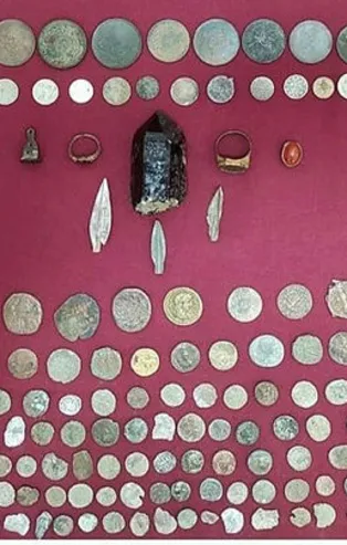 İzmir'de tarihi eser kaçakçılarına operasyon! 263 parça eser ele geçirildi