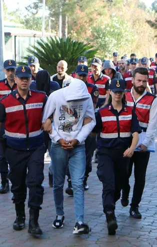 Antalya'da torbacılara operasyon! Kemer narkoda 10 gözaltı