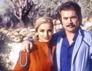 Sevim Emre nazar boncuklarıyla donattı fotoğrafa yorum yağdı... 46 senelik eşi Orhan Gencebay ile fotoğrafını paylaştı!