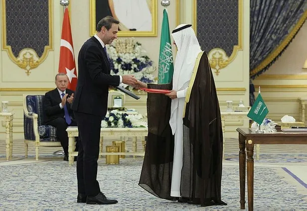 turkiye-ve-suudi-arabsitan-arasinda-dogrudan-yatirim-savunma-sanayii-enerji-savunma-ve-iletisim-alanlarinda-im-1689632402206.jpeg Türkiye ve Suudi Arabistan arasında imzalar atıldı! Haluk Bayraktar açıkladı: Türkiye'den İHA alacaklar-6