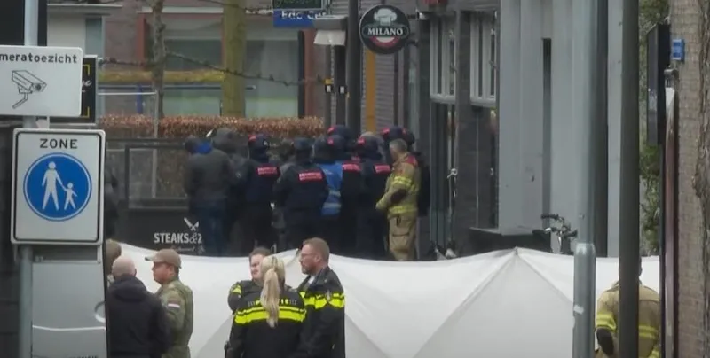 hollandanin-ede-kentinde-rehine-krizi-cok-sayida-kisi-var-polis-bolgeyi-bosaltti-1711793019499.jpeg Hollanda'nın Ede kentinde rehine krizi | Saldırgan yakalandı!-2
