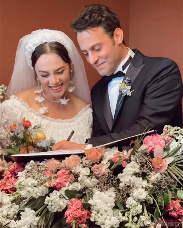 6 aylık hamile Demet Evgar’dan kına gecesi! Karnı burnunda göbek atan Demet’in son haline bakın! Sosyal medyayı salladı - 1