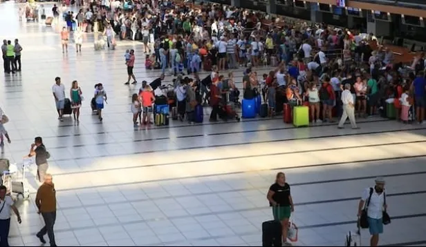 Vali sosyal medyadan açıkladı: Antalya turist sayısında tüm zamanların rekorunu kırdı!-1