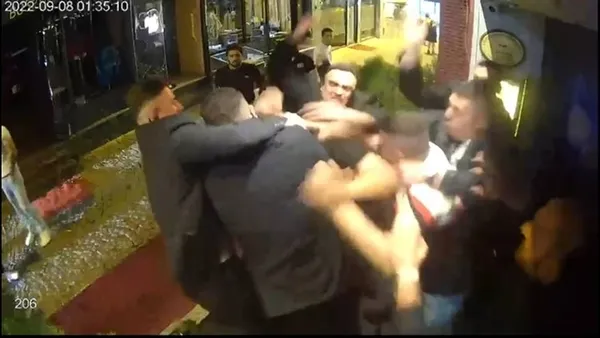 son-dakika-turkiye-besiktas-ortakoydeki-dayak-olayini-konusuyor-yeni-detaylar-ortaya-cikti-silahli-saldiri-da-1664101774514.jpg SON DAKİKA: Türkiye Beşiktaş Ortaköy'deki dayak olayını konuşuyor! Yeni detaylar ortaya çıktı: Silahlı saldırı da düzenlendi 5 kişi tutuklandı-7