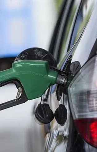 Son dakika: Benzine indirim, motorine zam geliyor! Bu gece yarısı başlayacak