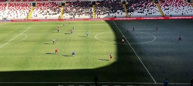 Sivas’ta ilginç görüntü! Bir maç iki mevsim