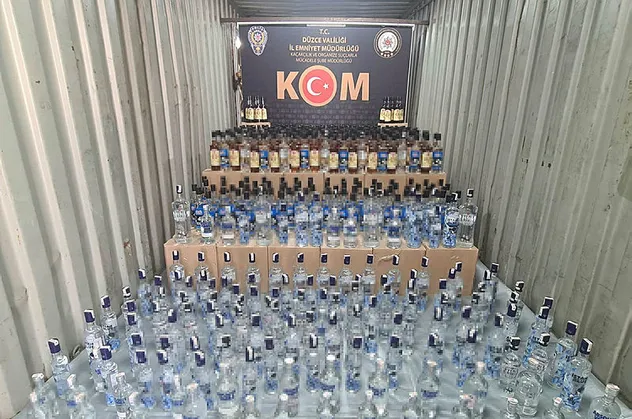 Düzce'de 1639 şişe kaçak içki ele geçirildi