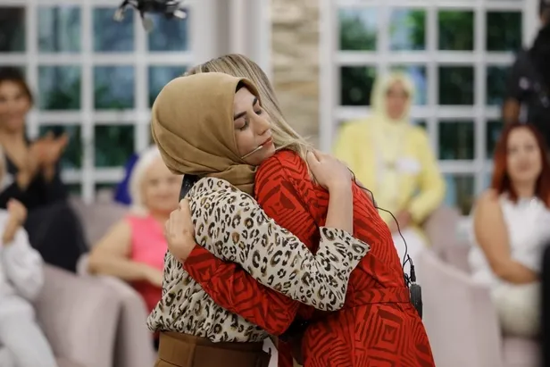 Esra Erol'dan örnek hareket! Şırnaklı Leyla'nın okuma hayalini gerçekleştirdi-1