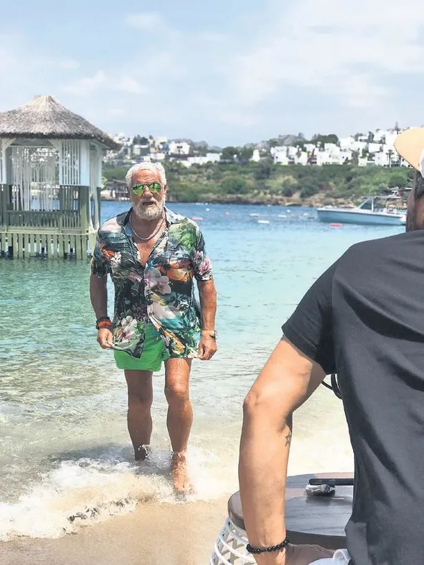 Defne Samyeli'nin kızları Derin ve Deren tatile çıktı! Kardeşler tatillin tadını doyasıya çıkardı...-10