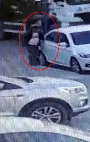 Üsküdar’da otomobillere dadanan hırsız kamerada