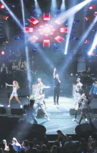 Mustafa Sandal Harbiye Açıkhava'da şov yaptı