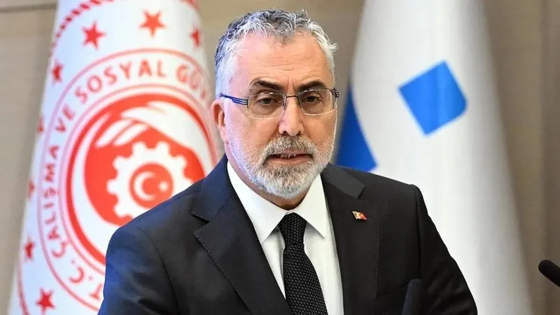 Çalışma ve Sosyal Güvenlik Bakanı Vedat Işıkhan (takvim.com.tr | Arşiv)