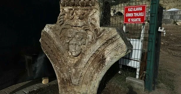 Konuralp'te tarih fışkırıyor! Medusa başı bulundu