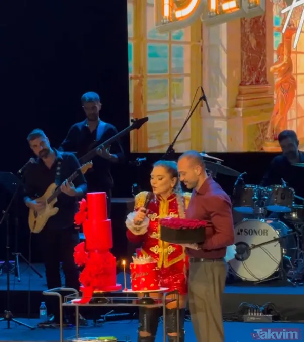 Demet Akalın'a eşi Okan Kurt'tan 14 şubat sürprizi: Elinde çiçek ve pastayla sahneye çıktı - 6