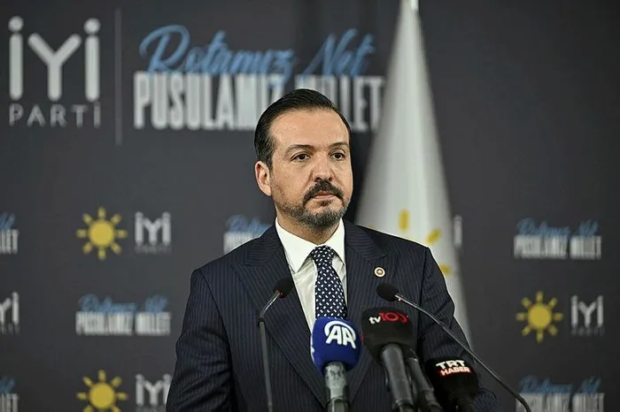 chpyi-kaybetme-korkusu-sardi-iyi-partiye-at-pazarligi-cagrisi-hedepin-ayagina-gitme-hazirligi-ankarada-ne-olac-1702304125127.jpeg CHP'yi kaybetme korkusu sardı! İyi Parti'ye "at pazarlığı" çağrısı, HEDEP'in ayağına gitme hazırlığı! Ankara'da ne olacak?-4