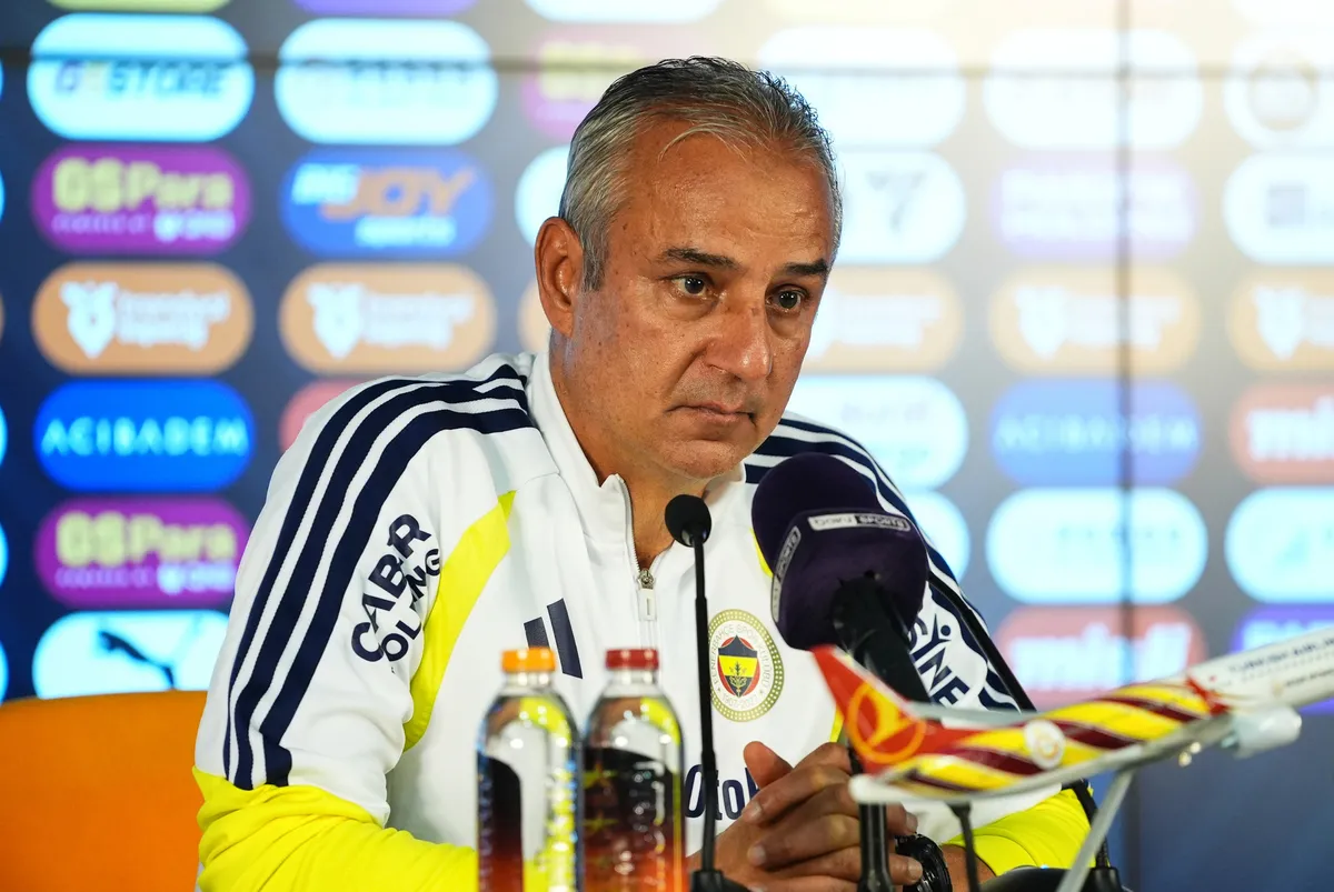 fenerbahcede-dorgeles-nene-ayrilik-kararindan-vazgecti-1793170611544.jpg Fenerbahçeli yıldızdan flaş karar! İsmail Kartal sonrası kararından vazgeçti-3