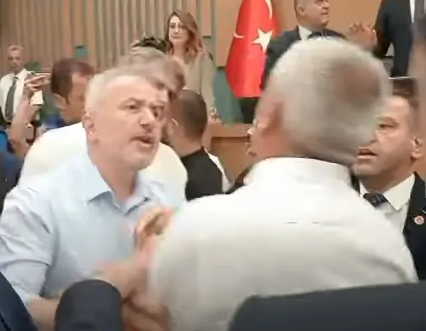 CHP'li İzmir Büyükşehir Belediyesi'nden skandal kentsel dönüşüm projesi: İnşaat mühürlendi! Tüm bloklar denetlenecek-14