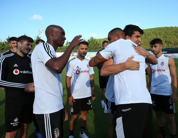 son-dakika-besiktasta-kevin-prince-boateng-takima-veda-etti-1595527593771.jpeg Son dakika: Beşiktaş'ta Kevin-Prince Boateng takıma veda etti-2
