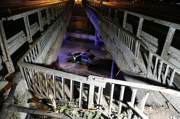 Son dakika: Eskişehir'de feci kaza: Otomobilin köprüden alt yola düştü