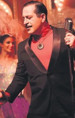 Yeni filmde yine sahnede