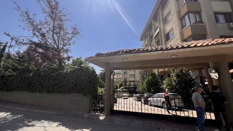 unlulerin-sitesinin-kurucusu-vefat-edince-ogullari-birbirine-girdi-1771544248414.jpeg Ünlülerin sitesinde miras kavgası: İş adamı Hüseyin Yaşat Manav'ın çocukları birbirine girdi-3