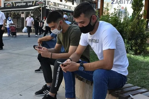 Cep telefonlarındaki mavi tehlikeye karşı kritik uyarı! Aileler dikkat