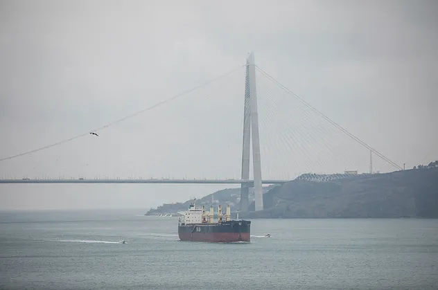 Karadeniz'de roket isabet eden Türk gemisi İstanbul'a geldi