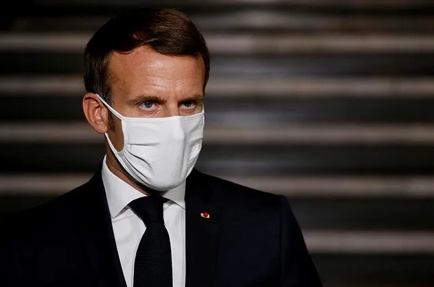 Macron haddini aşıyor! Hz. Muhammed'e hakaret karikatürleri devlet binalarına yansıtıldı