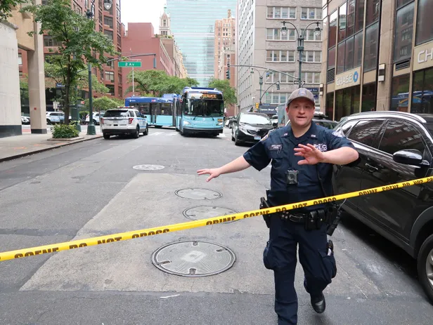 New York İsrail Başkonsolosluğu'nun bulunduğu caddede bomba alarmı-2